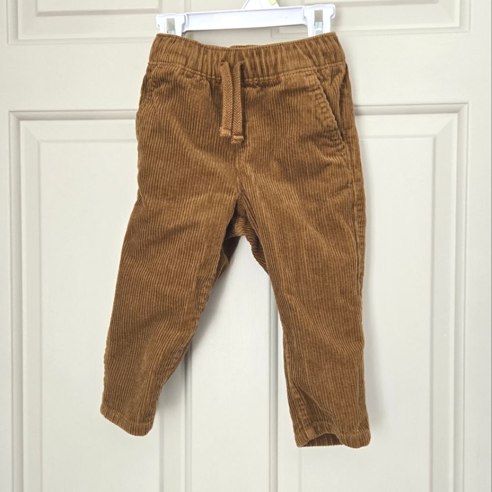 2/$20 Old Navy 18-24 M Corduory Pants